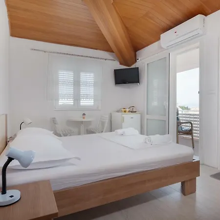 Town Center Konukevi Makarska