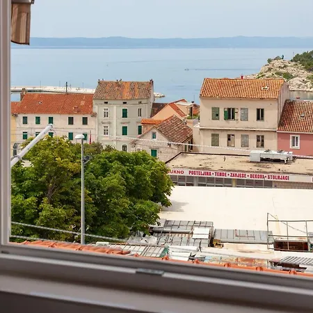 Konukevi Town Center Makarska