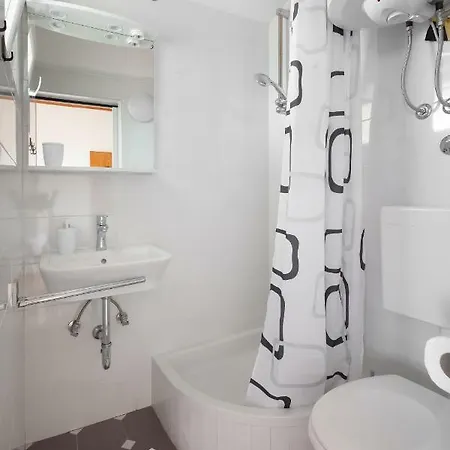 Konukevi Town Center Makarska