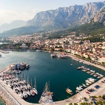 Town Center 3* Makarska